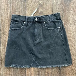New with tags Madewell rigid denim A line Mini skirt black frayed hem size 26